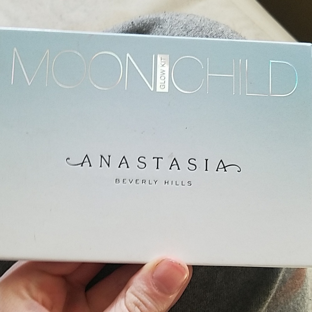 Anastasia Moon Child Glowkit